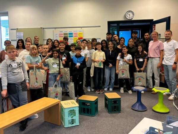 Neue Fünftklässler Übergabe der Willkommenstaschen